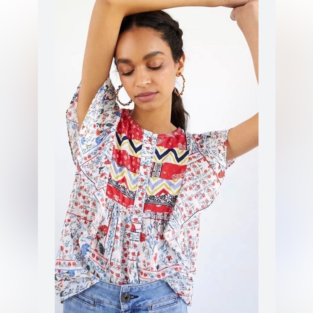 Let Me Be Anthropologie Red Embroidered Button Down Short Sleeve Blouse Size 2